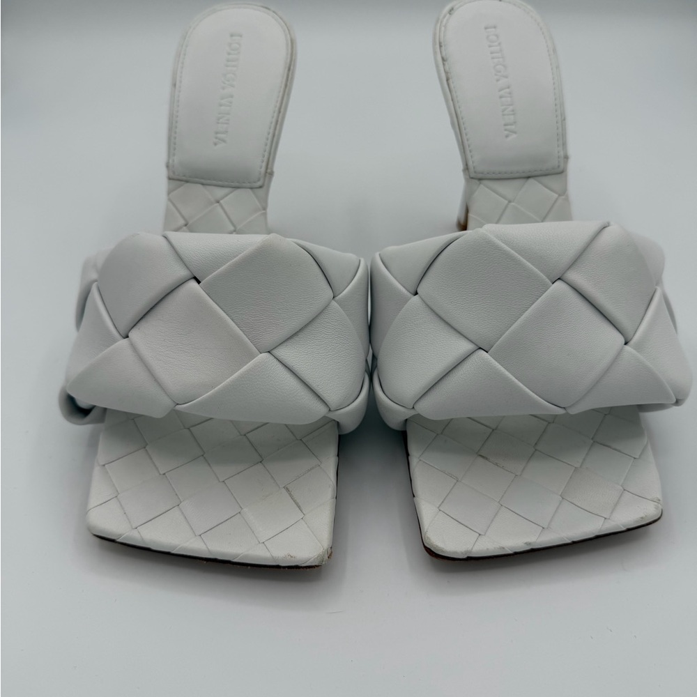 Bottega Veneta White Intrecciato Leather Mule Heels Sandals Square Toe 38 NWT